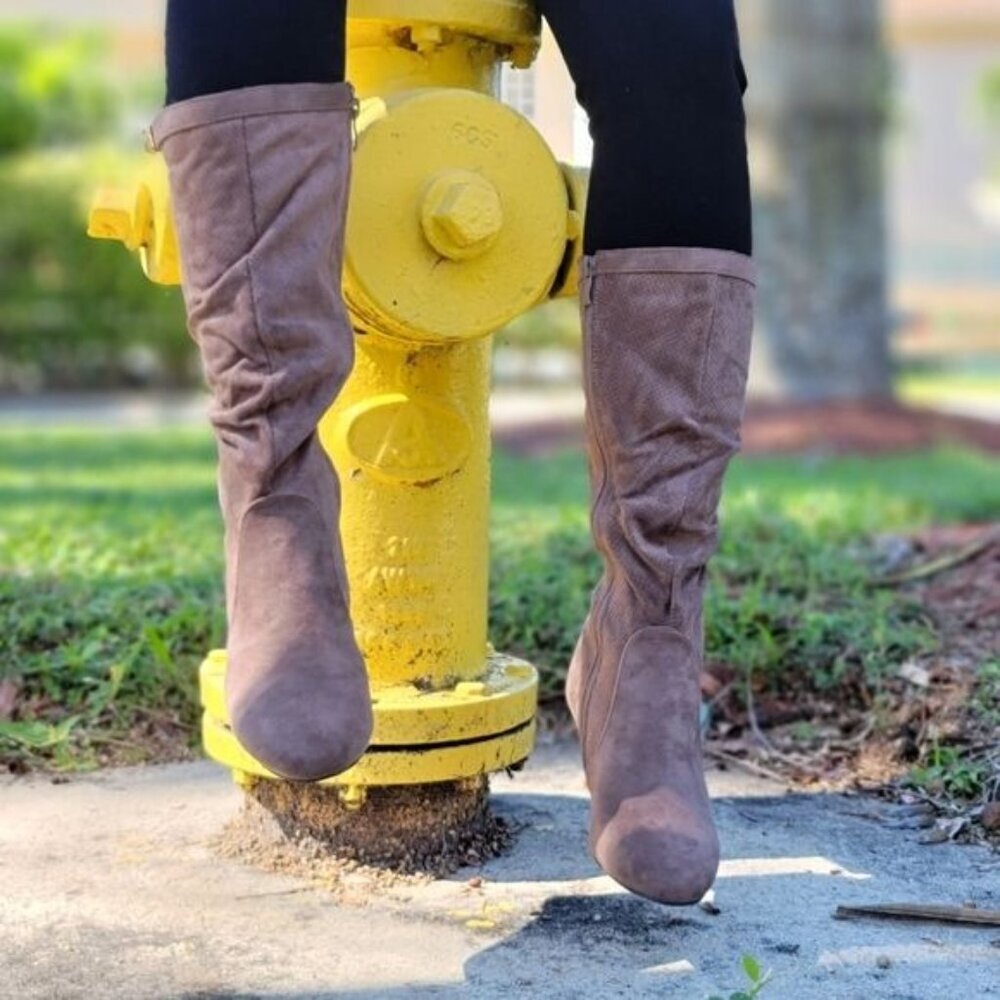 Women's Taupe Wrinkle Finish Calf Length Pull On Boots Rounded Toe - Picture 3 of 6